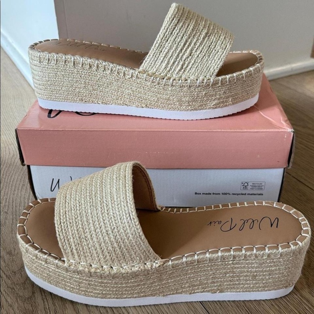 NWT Women's Wild Pair brand size 10 natural jute platform sandals.